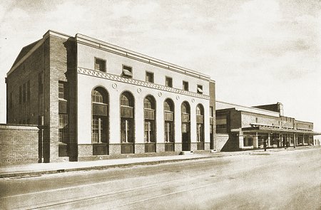 Brunswick Depot - traffic offices and shops, 1935. Official M&MTB photograph
