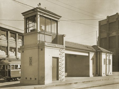 Signal box, Franklin and Swanston Streets, late 1920s. Official M&MTB photograph