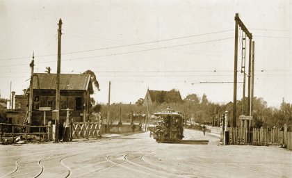 Clifton Hill level crossing, Darebin, circa 1925. Photograph City of Darebin