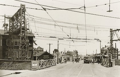 Elsternwick level crossing, circa 1930. Photograph Public Record Office Victoria