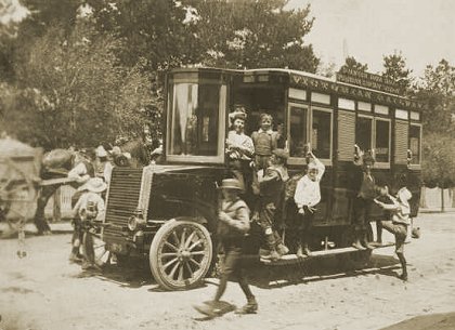 VR Steam Bus No 4 on the route from Prahran railway station to Malvern town hall. Photograph courtesy State Library of Victoria