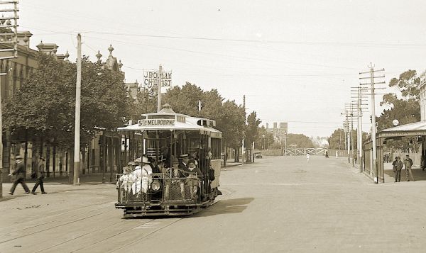 South Melbourne cable tram in Bridport Street, Albert Park, c1920. Photograph courtesy State Library of Victoria