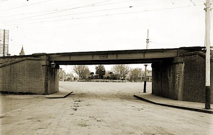 Kerferd Road bridge before alterations were made in 1925. Photograph PROV.