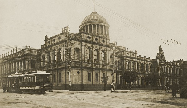 Supreme Court building with MTOC cable tram No 258. Image courtesy State Library of Victoria.