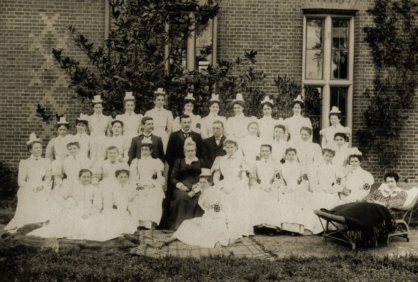 Alfred Hospital medical staff and nurses, 1899. Photograph courtesy Alfred Hospital Nurses League