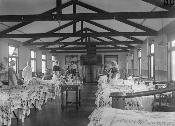 British No 13 Stationary Hospital, E.1 Ward, 6 October 1916. Photograph copyright IWM (Q29156)