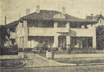 The newly remodelled Bathurst in 1934. Photograph from The Argus, 7 June 1934